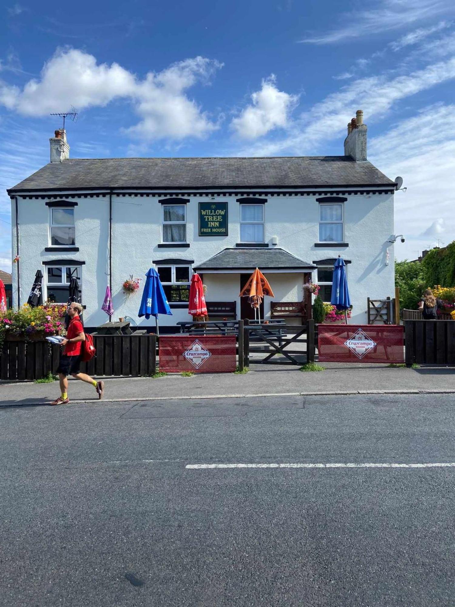 The Willow Tree Inn Pilsley  المظهر الخارجي الصورة